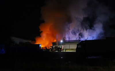 Alarmstufe 2 bei Brand eines Müllentsorgungsunternehmen in Hörsching